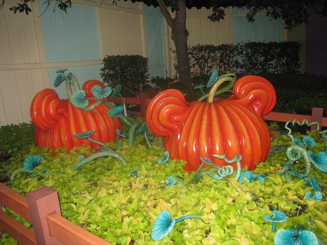 Vacation 2007-12 - Disney Parks  1027.jpg - The 2007-08 vacation to Florida included Disney World. We visited some of the larger theme Resorts along with Animal Kingdom and Disney Hollywood Studios.